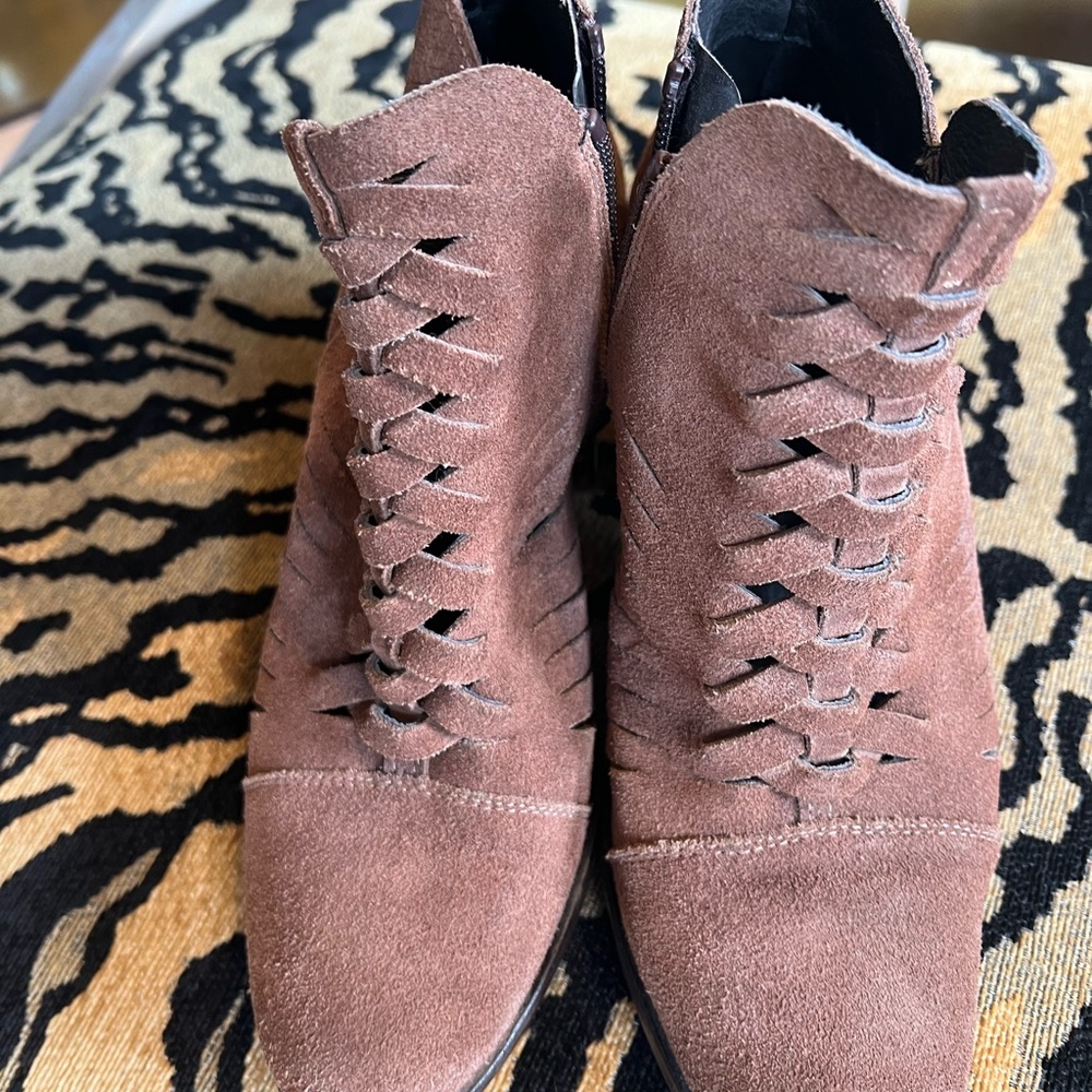 Gently worn, Free People, brown suede, booties, size 39